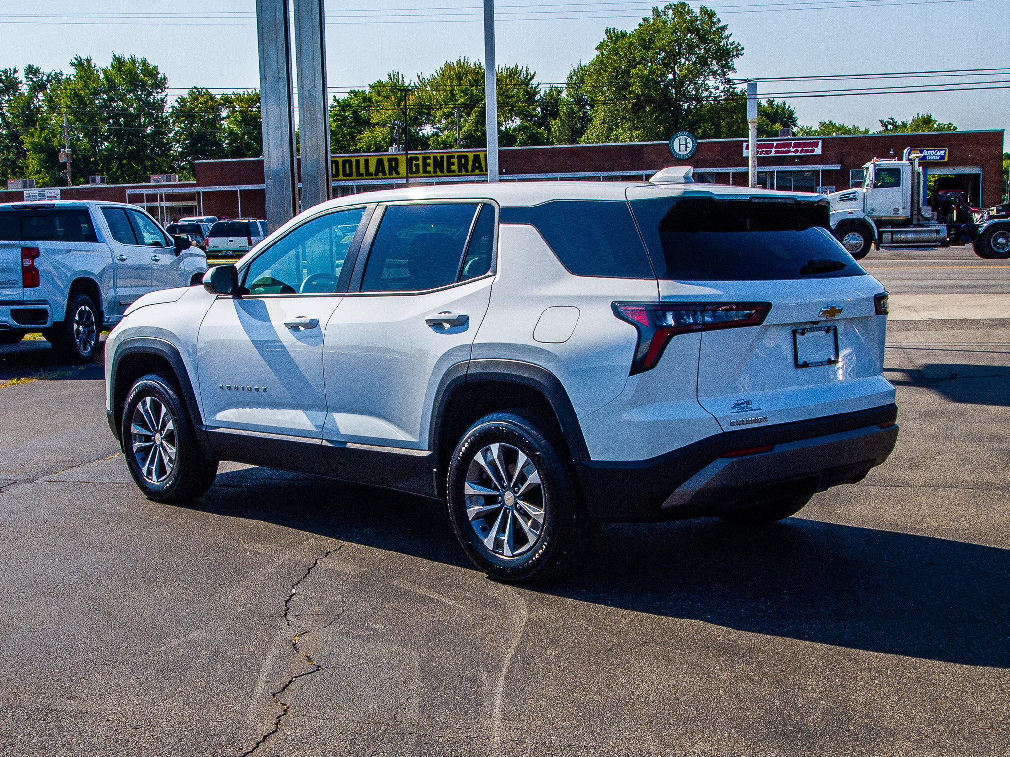 Used 2026 Chevrolet Equinox LT FWD image 5