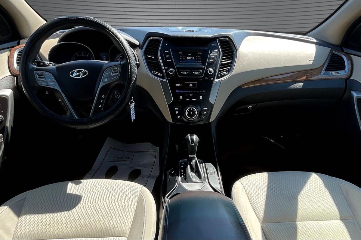 Used 2015 Hyundai Santa Fe GLS AWD/4WD image 7