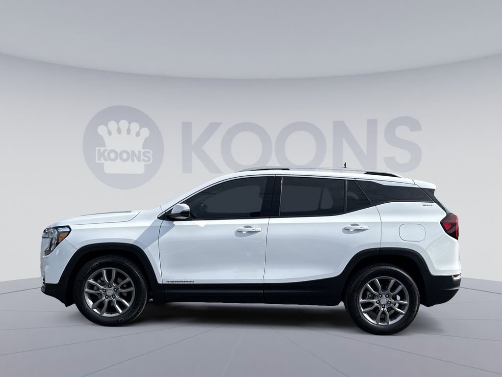 Used 2024 GMC Terrain SLT image 2