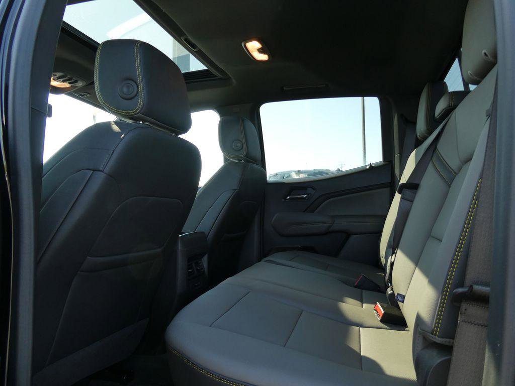 New 2025 Chevrolet Colorado ZR2 w/ Technology Package AWD/4WD image 20