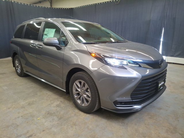 New 2026 Toyota Sienna LE