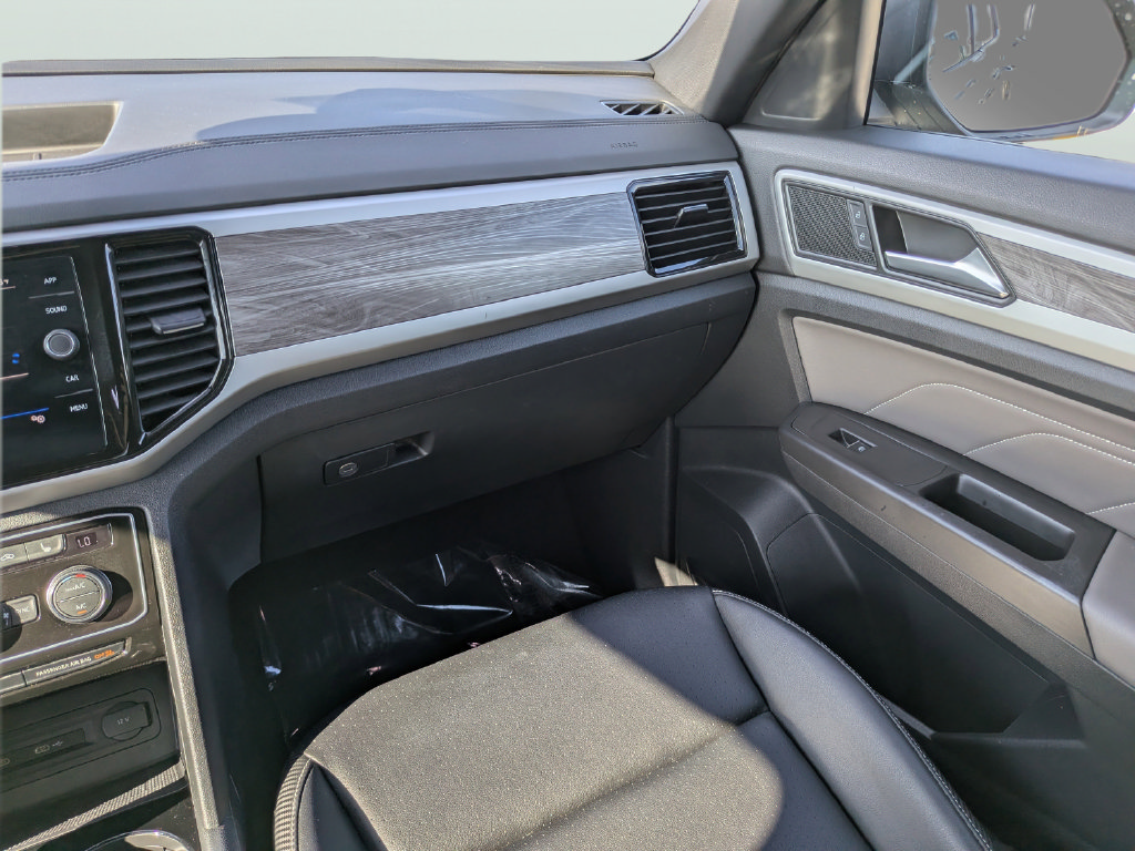 Certified 2023 Volkswagen Atlas Cross Sport SE FWD image 17
