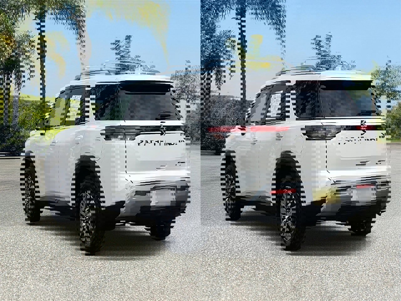 Used 2022 Nissan Pathfinder SL w/ Lighting Package (N92) image 2