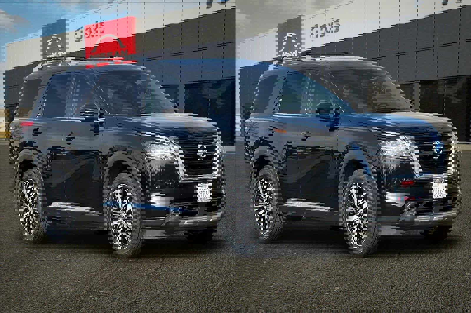 Certified 2024 Nissan Pathfinder Platinum w/ Cargo Package image 10