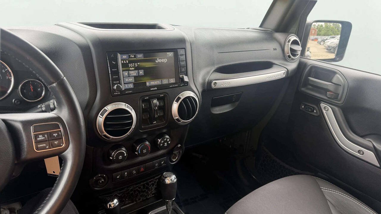 Used 2015 Jeep Wrangler Unlimited Sahara w/ Connectivity Group AWD/4WD image 19