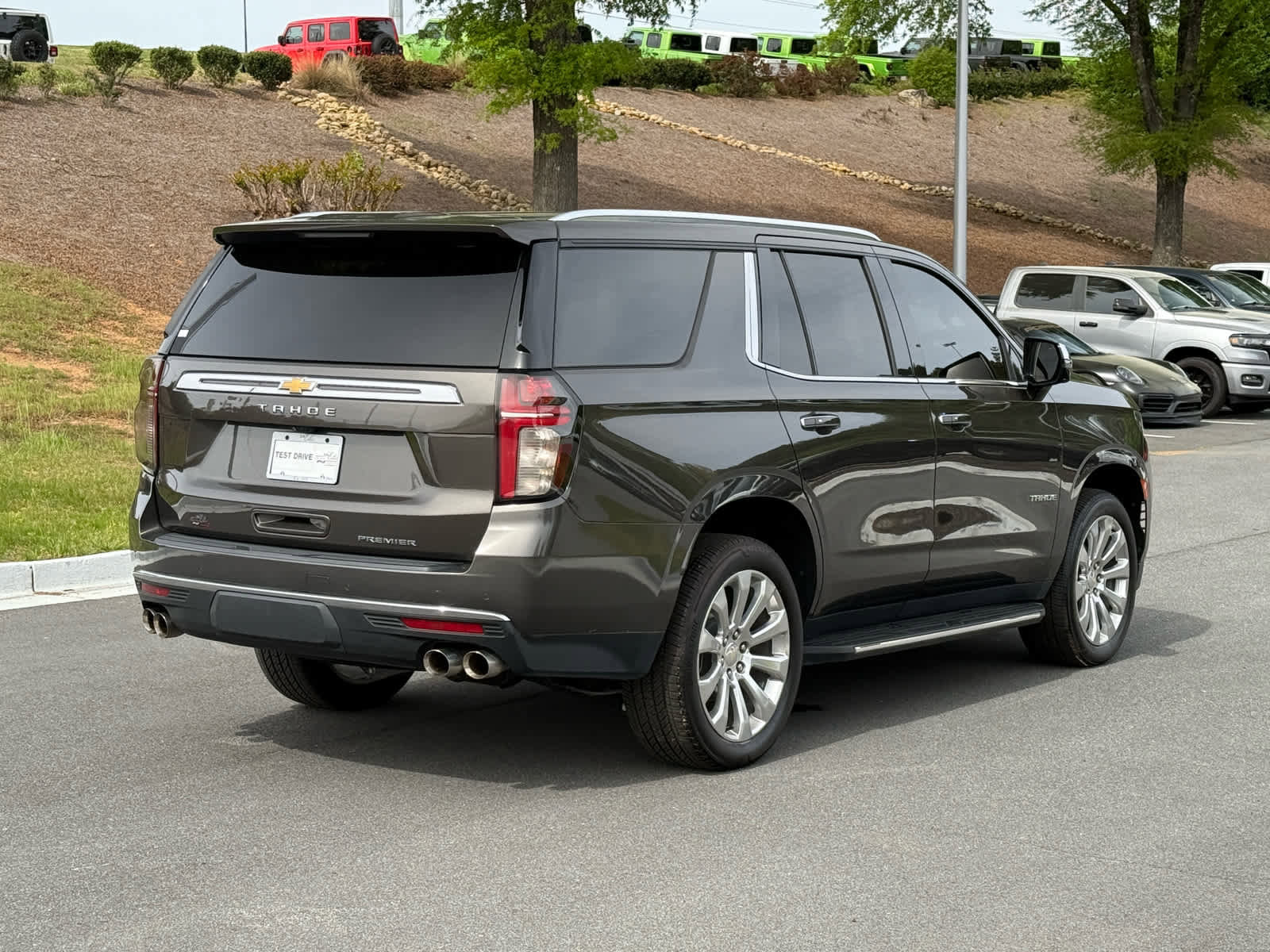 Used 2021 Chevrolet Tahoe Premier w/ Premium Package AWD/4WD image 5