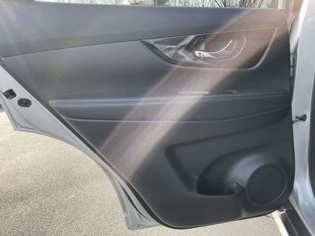 Used 2018 Nissan Rogue SL image 16