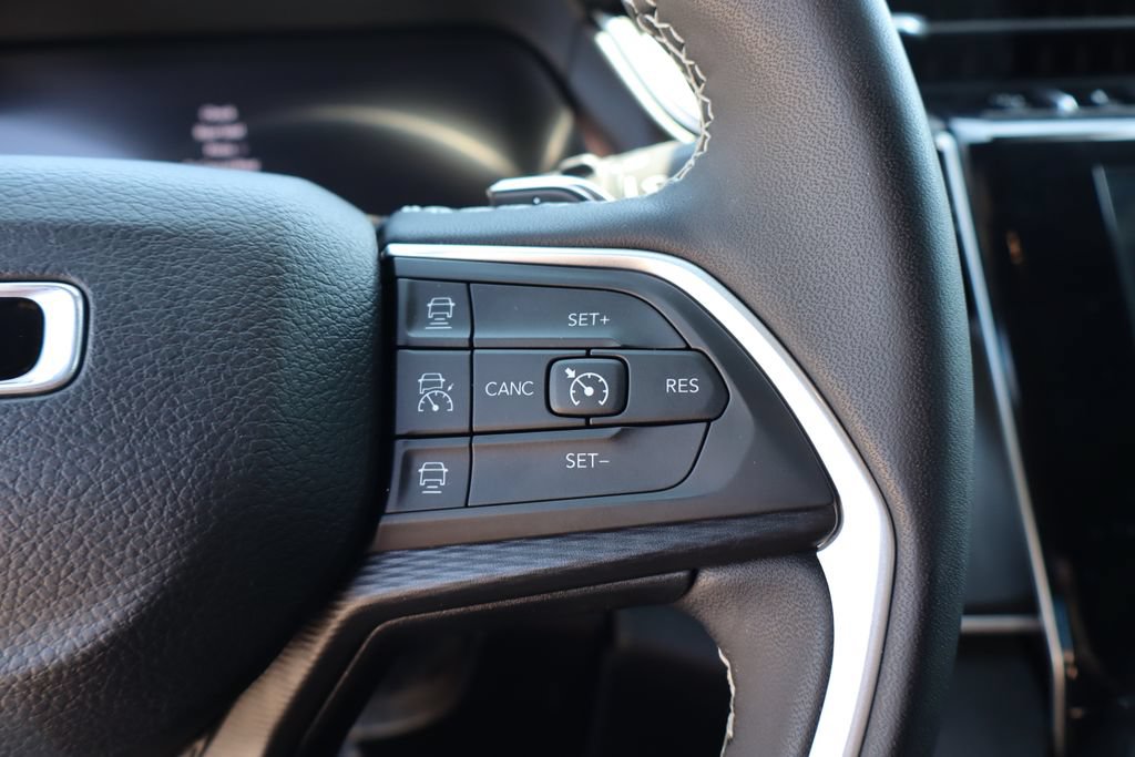 Used 2024 Jeep Grand Cherokee Altitude AWD/4WD image 16