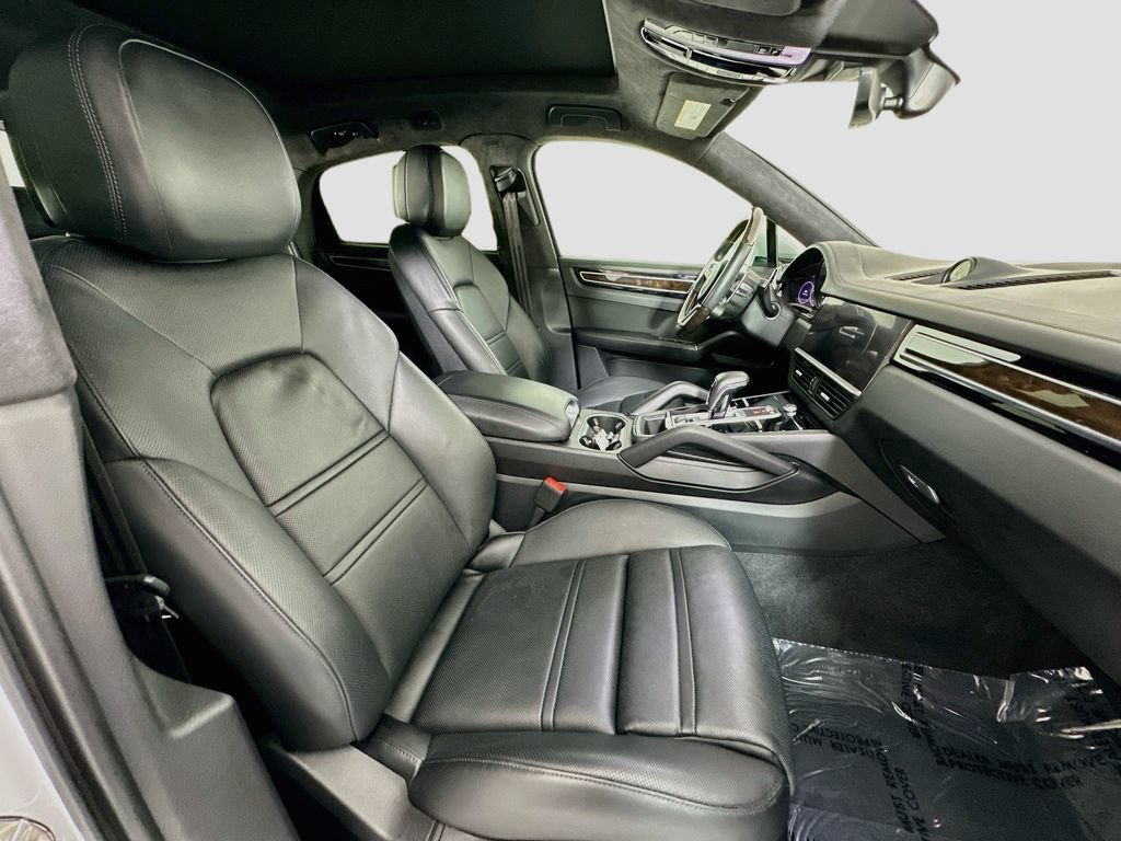 Certified 2023 Porsche Cayenne GTS AWD/4WD image 29