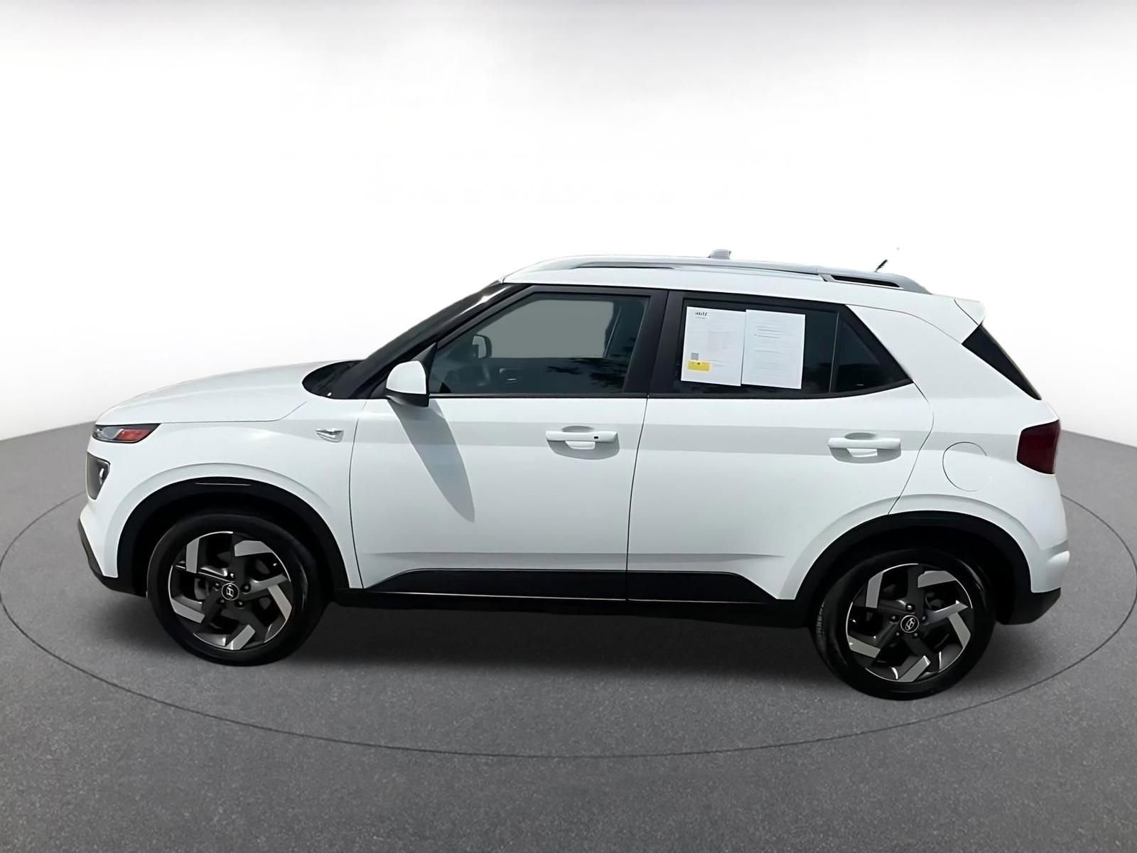 Used 2025 Hyundai Venue SEL image 9