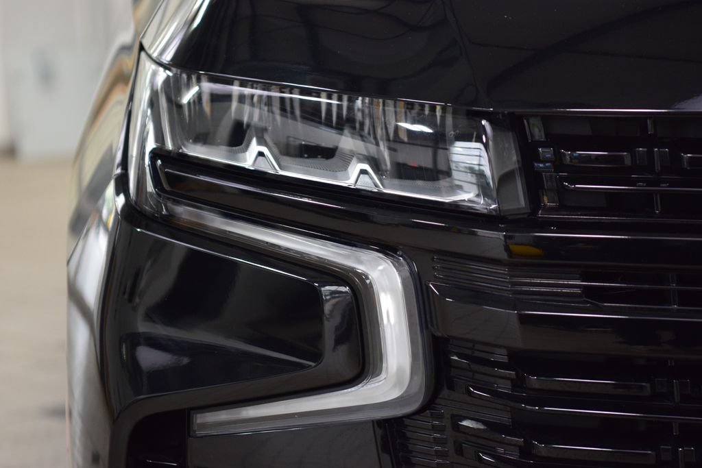 Used 2024 Chevrolet Suburban RST w/ Luxury Package AWD/4WD image 12
