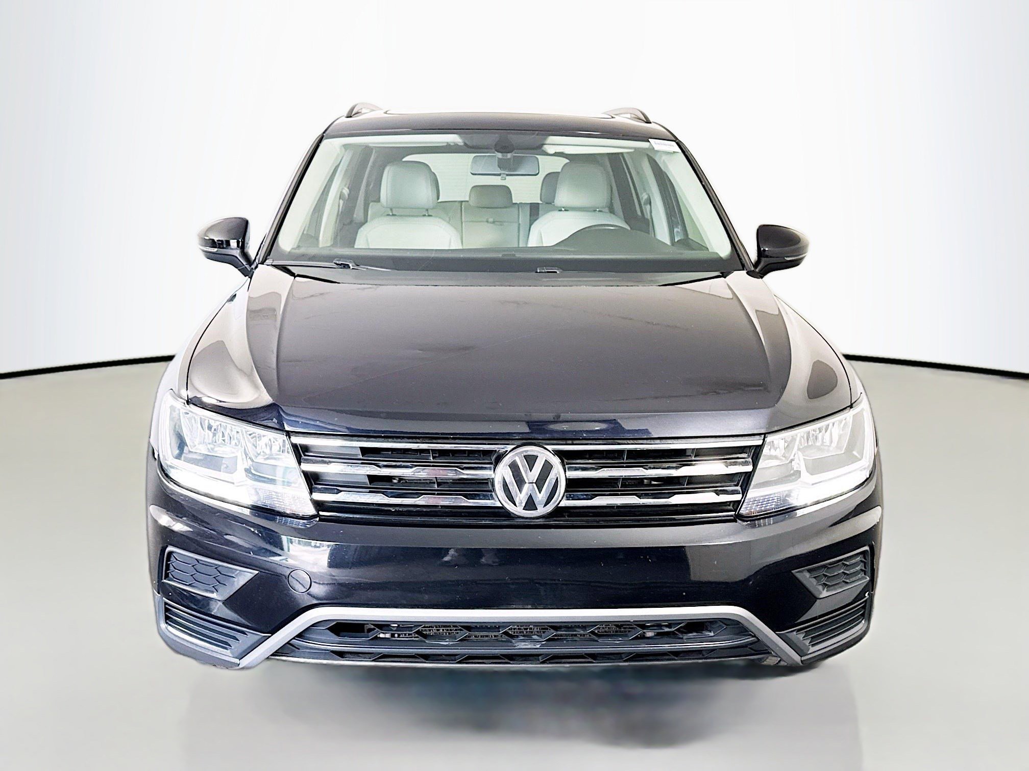 Used 2018 Volkswagen Tiguan SEL AWD/4WD image 2