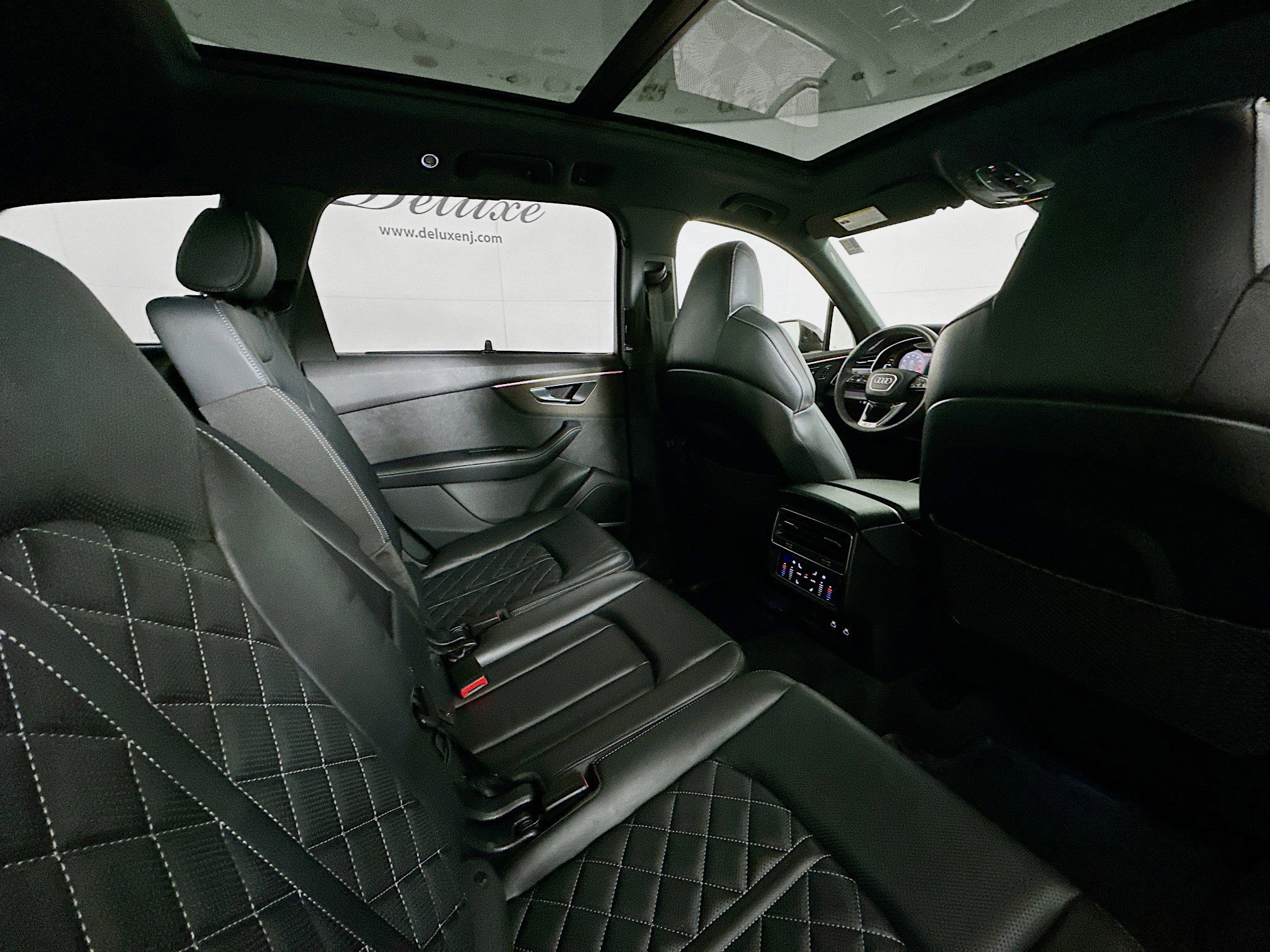 Used 2025 Audi SQ7 Premium Plus w/ Executive Package image 33