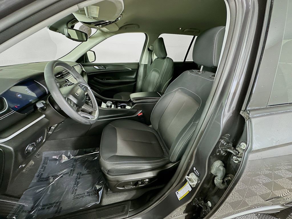 Certified 2023 Jeep Grand Cherokee Laredo image 30