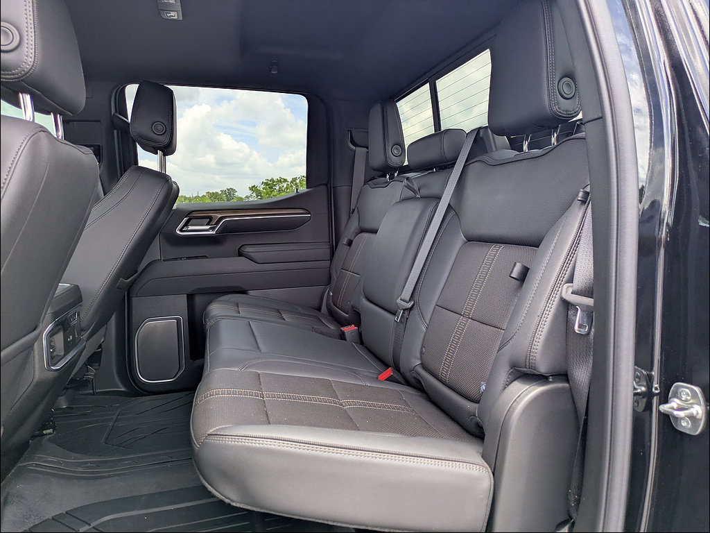 Used 2025 Chevrolet Silverado 1500 High Country w/ Midnight Edition AWD/4WD image 18