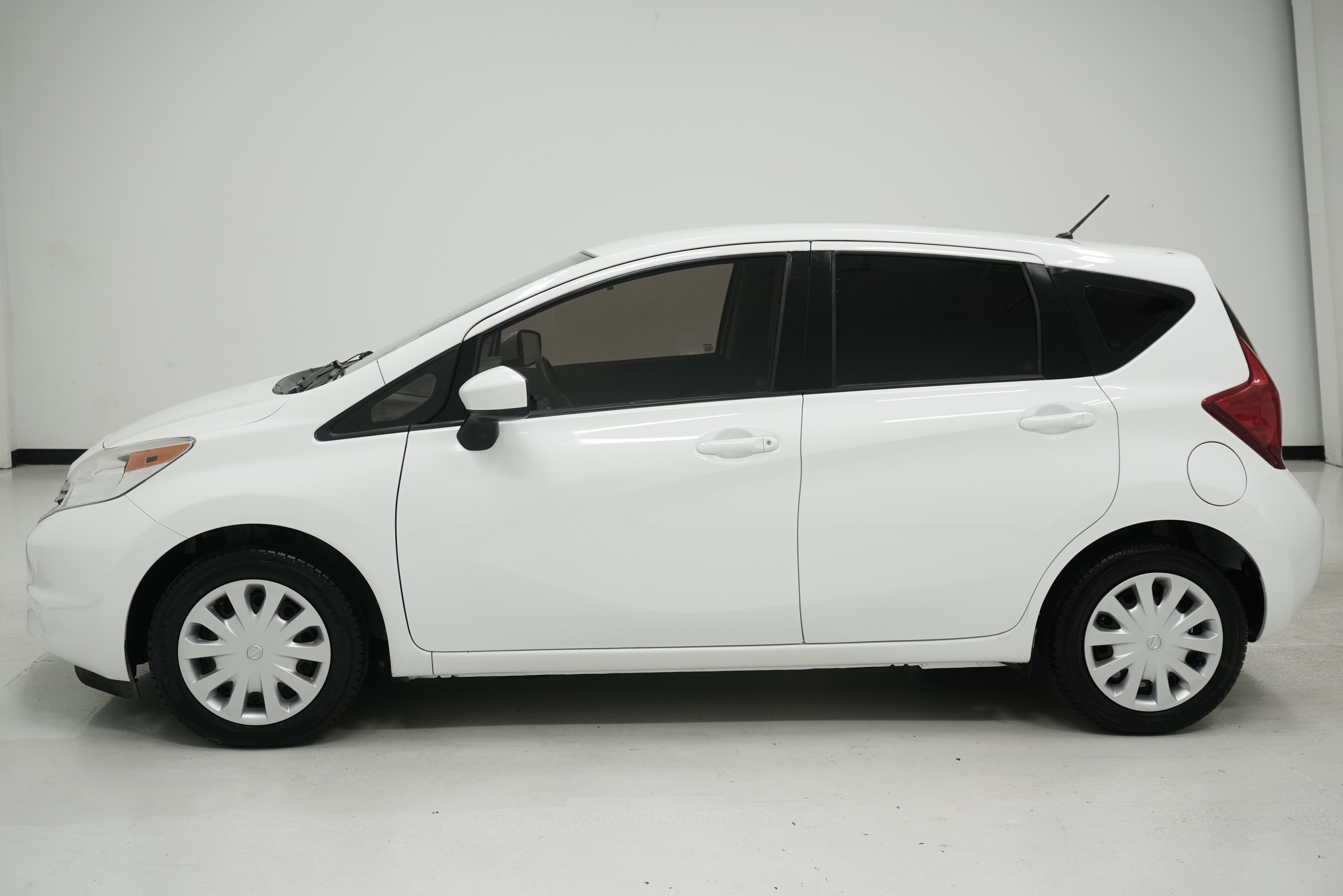 Used 2015 Nissan Versa Note SV FWD image 7