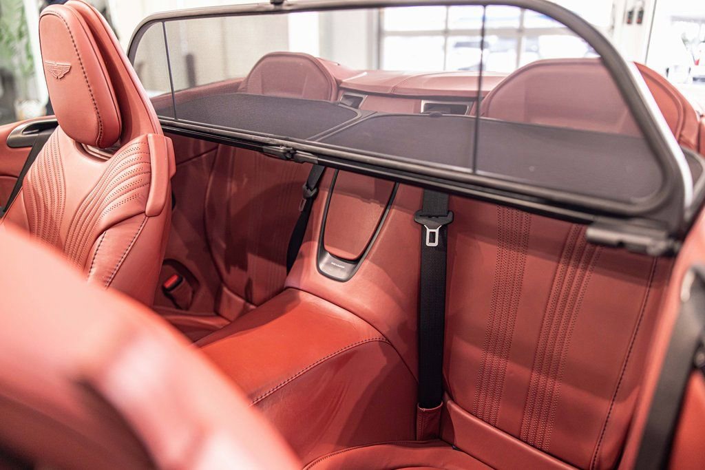 Used 2022 Aston Martin DB11 Volante image 22