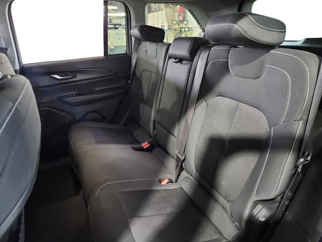 Used 2024 Jeep Grand Cherokee Laredo AWD/4WD image 17
