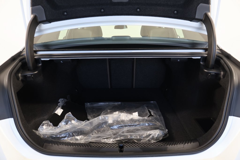 Used 2025 BMW i5 eDrive40i w/ Executive Package RWD image 14