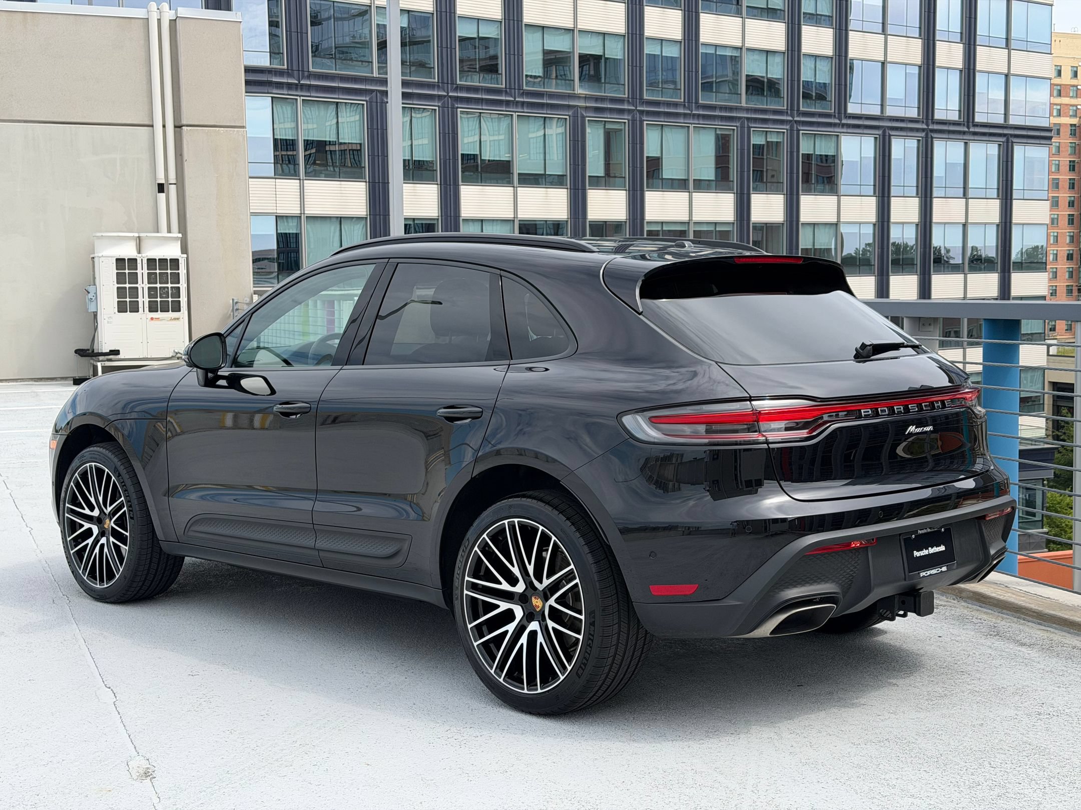 Certified 2026 Porsche Macan AWD/4WD image 3