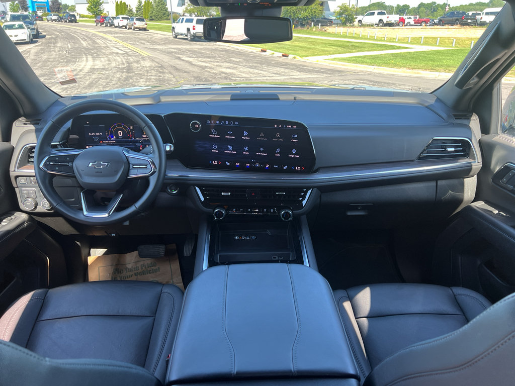 Used 2025 Chevrolet Suburban Z71 AWD/4WD image 19