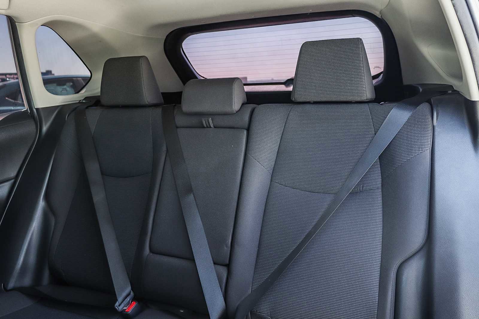 Used 2019 Toyota RAV4 LE image 17