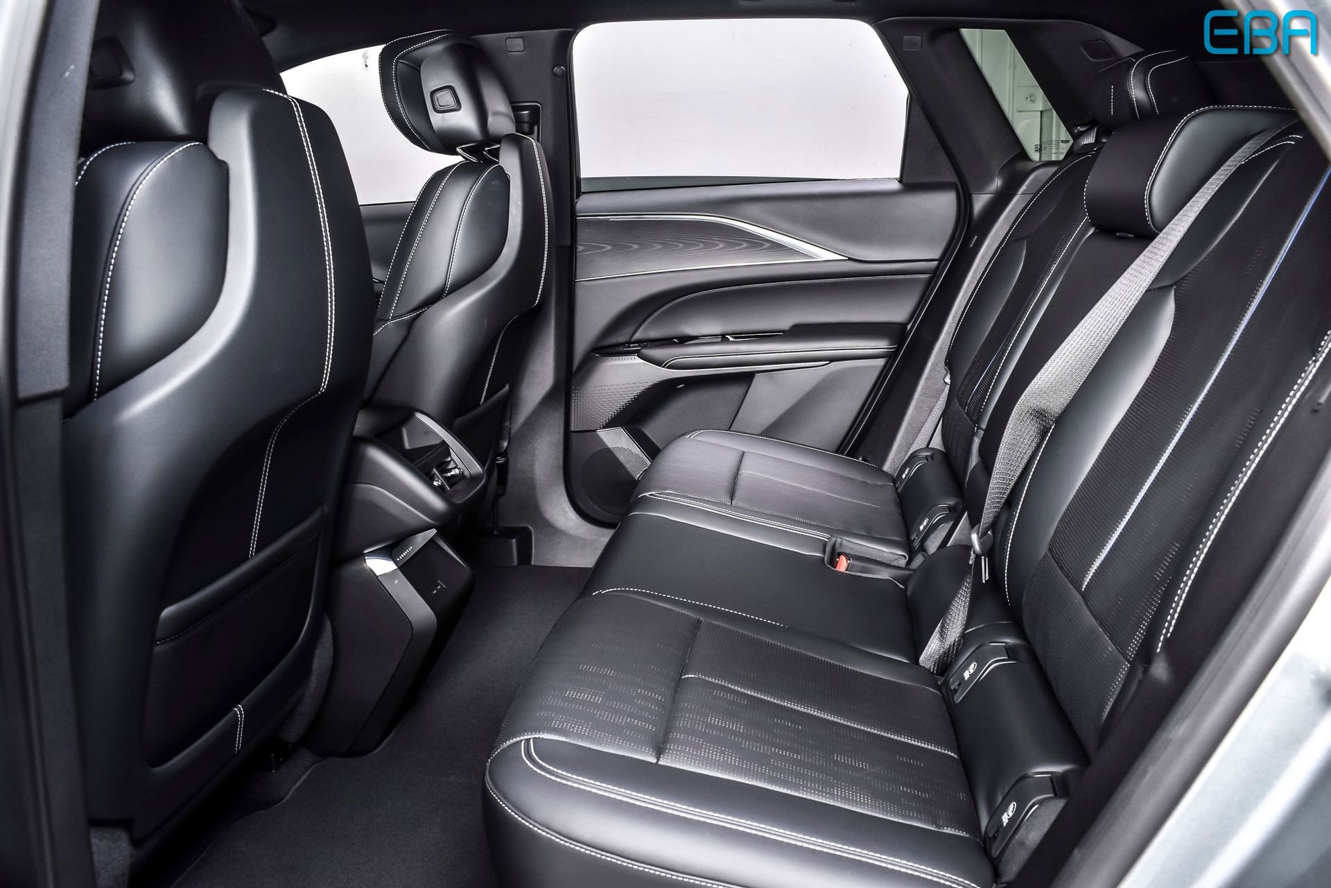 Used 2024 Cadillac Lyriq Luxury w/ LPO, Floor Liner Package AWD/4WD image 19