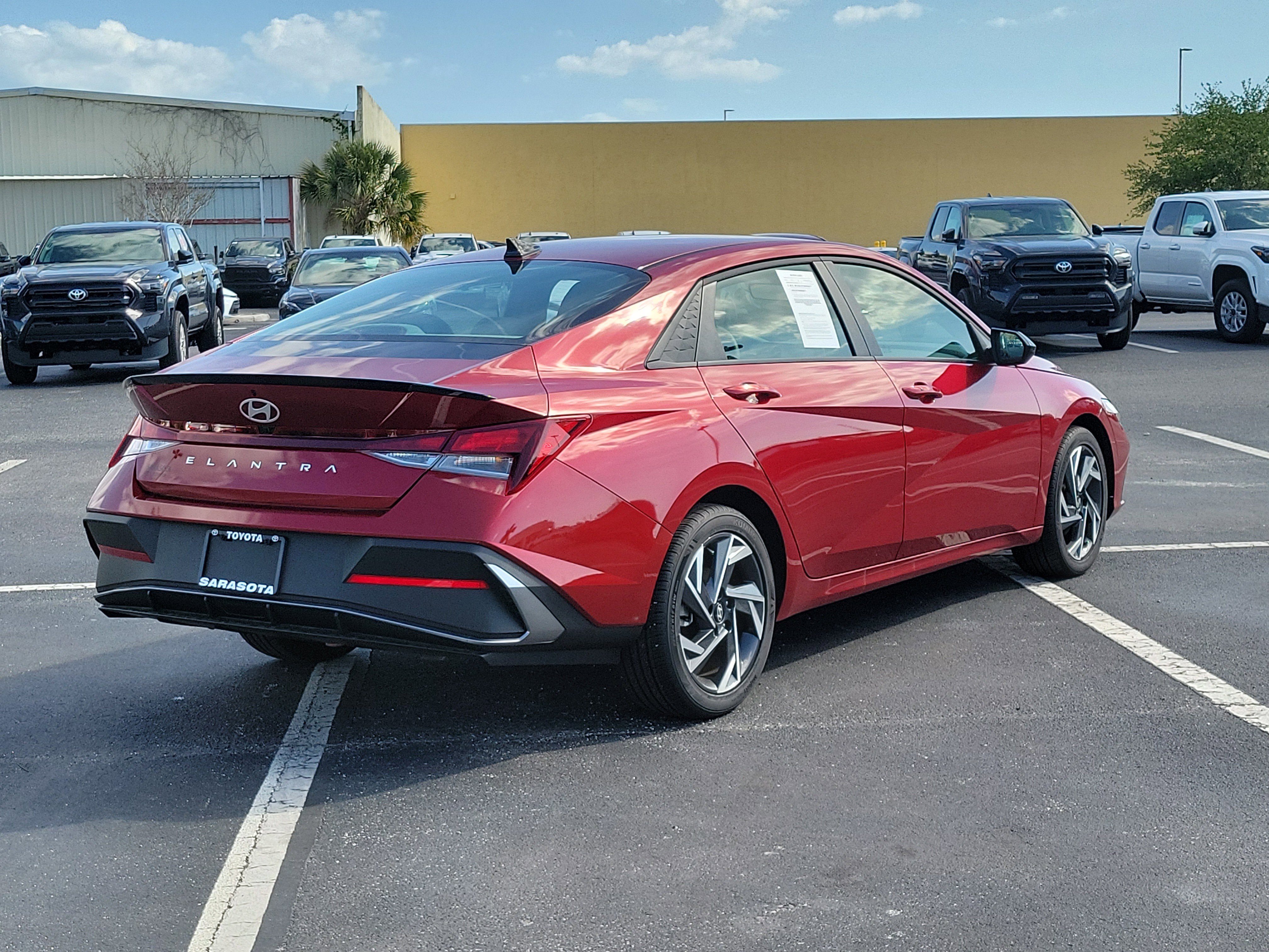 Used 2025 Hyundai Elantra Sport image 6