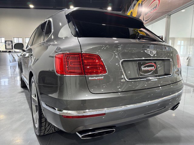 Used 2017 Bentley Bentayga image 46