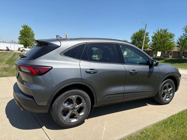 Certified 2025 Ford Escape ST-Line AWD/4WD image 4