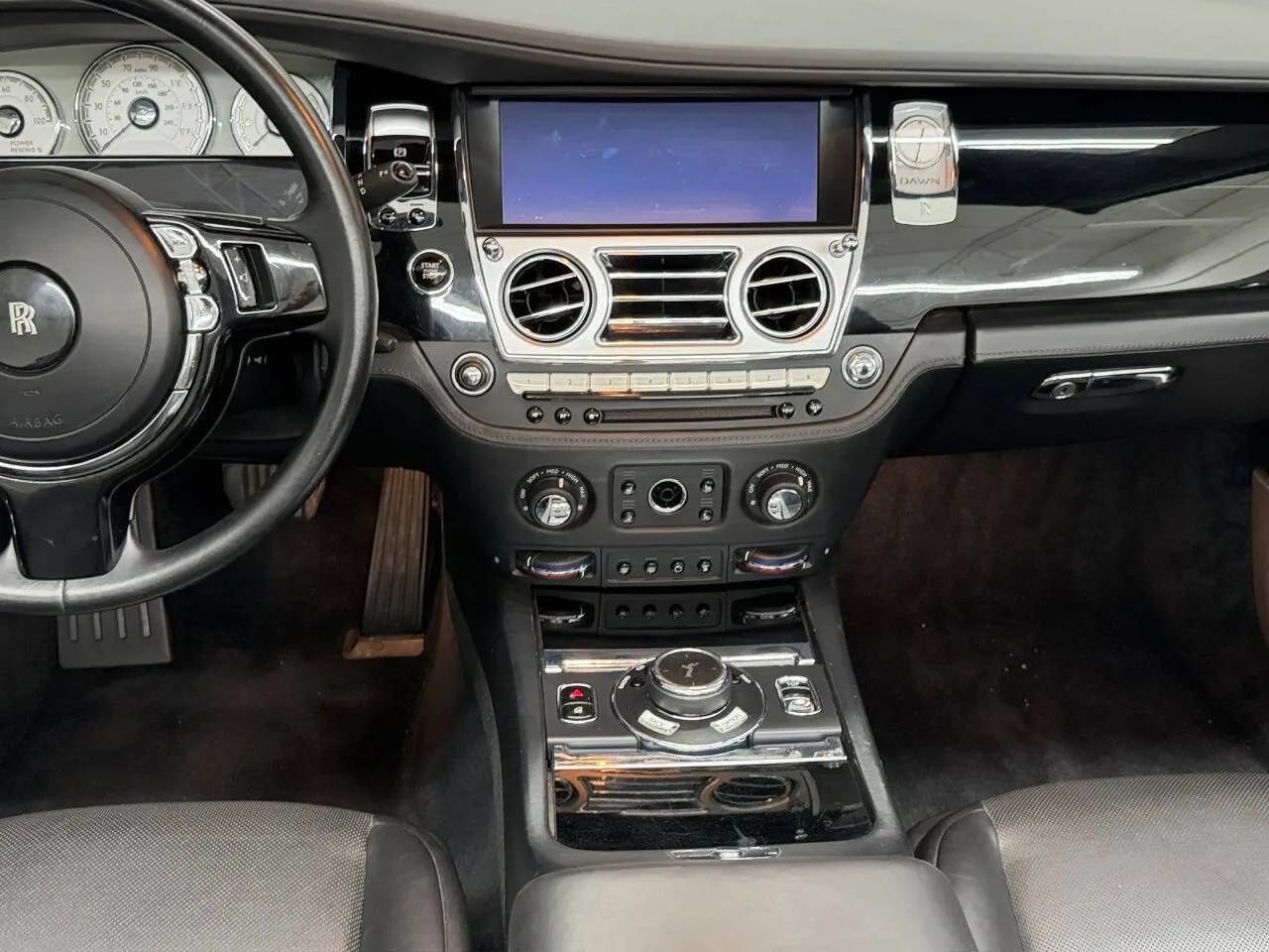 Used 2017 Rolls-Royce Dawn RWD image 23