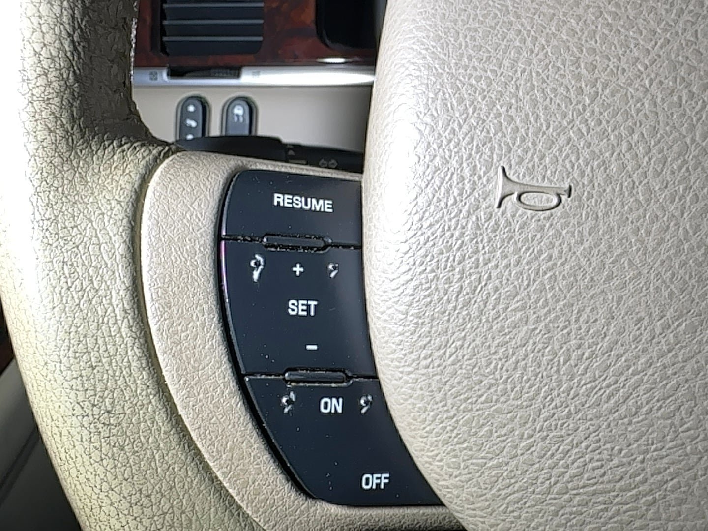 Used 2007 Lincoln Town Car Signature RWD image 21