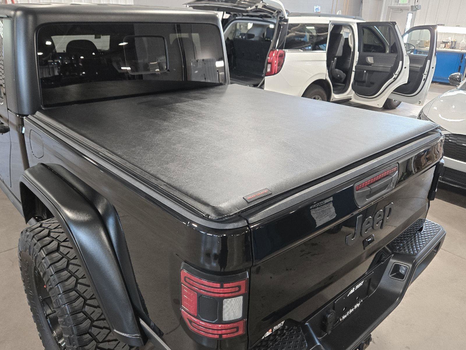 Used 2021 Jeep Gladiator Willys AWD/4WD image 40