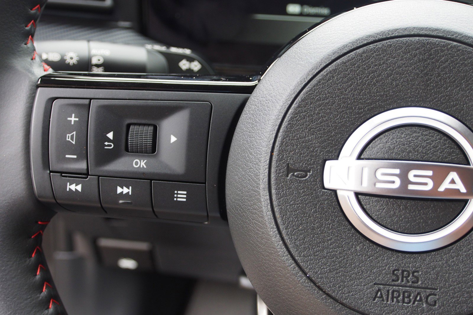 Used 2025 Nissan Kicks SR AWD/4WD image 23