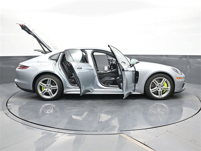 Used 2019 Porsche Panamera 4 image 31