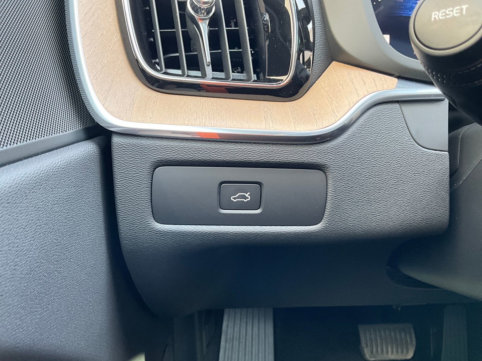 New 2026 Volvo XC60 B5 Plus w/ Climate Package AWD/4WD image 22