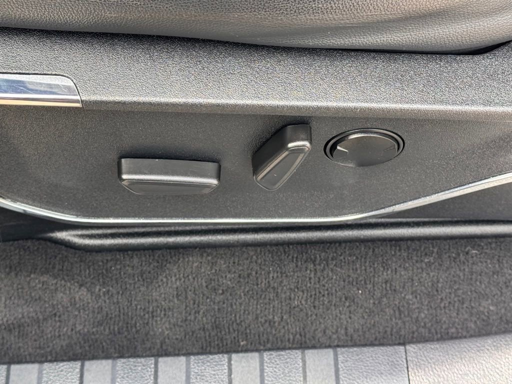 Certified 2023 Ford F250 Lariat w/ FX4 Off-Road Package image 18