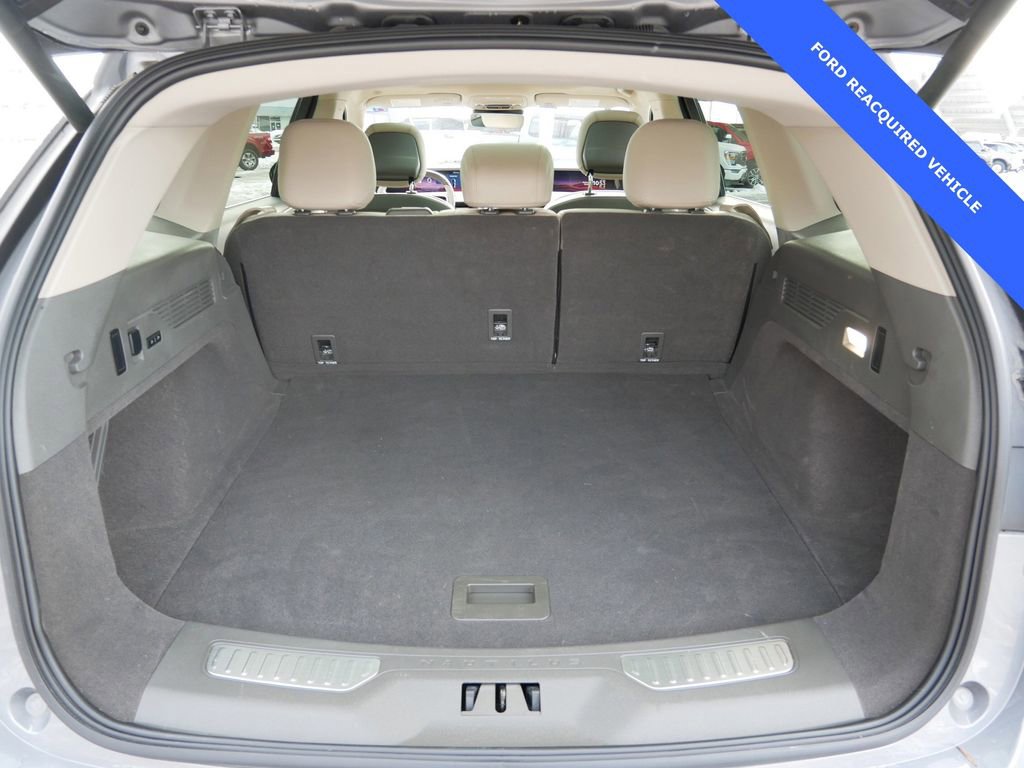 Used 2024 Lincoln Nautilus Premier w/ Equipment Group 102A image 9