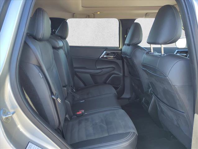 Used 2024 Mitsubishi Outlander SE image 15
