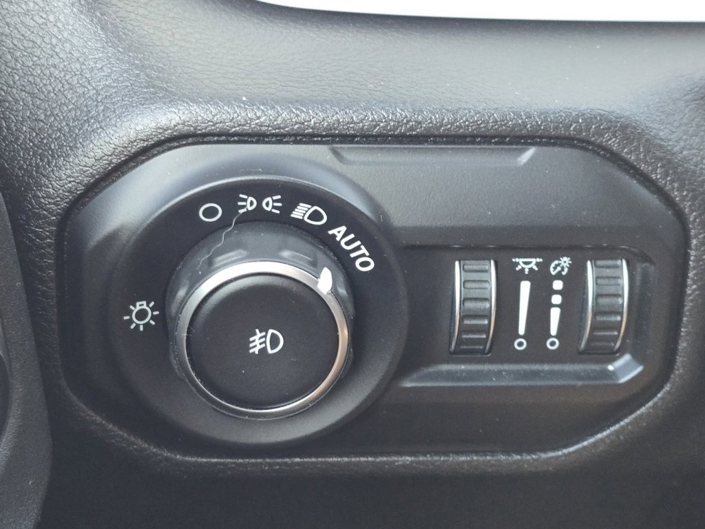 Used 2021 Jeep Wrangler Sport image 26