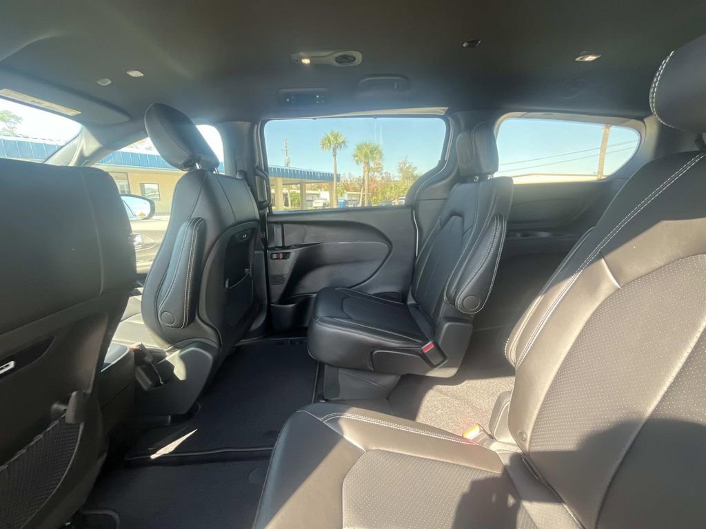 New 2026 Chrysler Pacifica Select w/ S Appearance Package FWD image 11