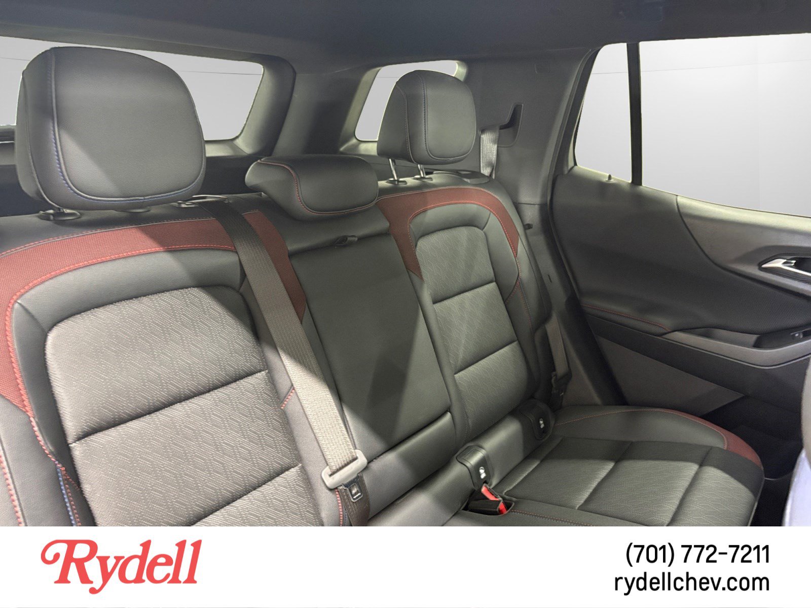 Used 2025 Chevrolet Equinox RS w/ Safety and Technology Package AWD/4WD image 17