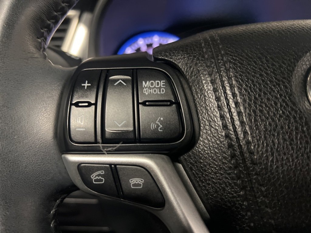 Used 2016 Toyota Highlander LE image 18
