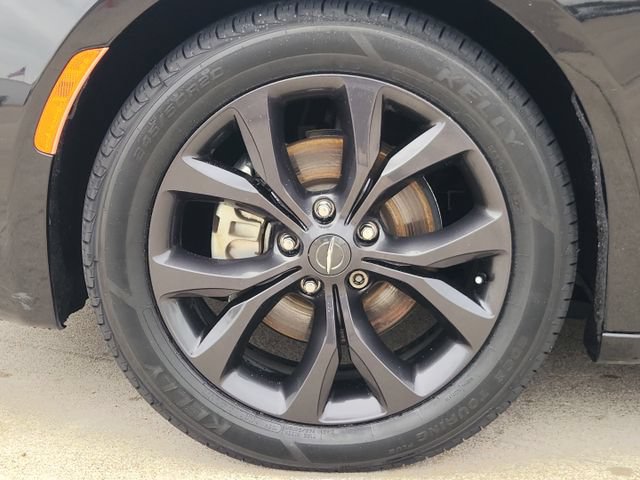 Used 2020 Chrysler Pacifica Touring-L w/ S Appearance Package FWD image 10