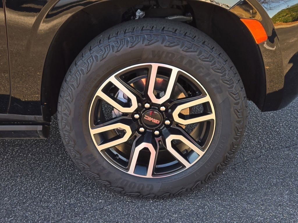 Used 2023 GMC Yukon AT4 w/ Max Trailering Package image 4