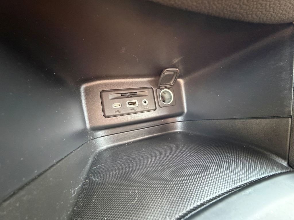 Used 2021 Chevrolet Equinox LT FWD image 18