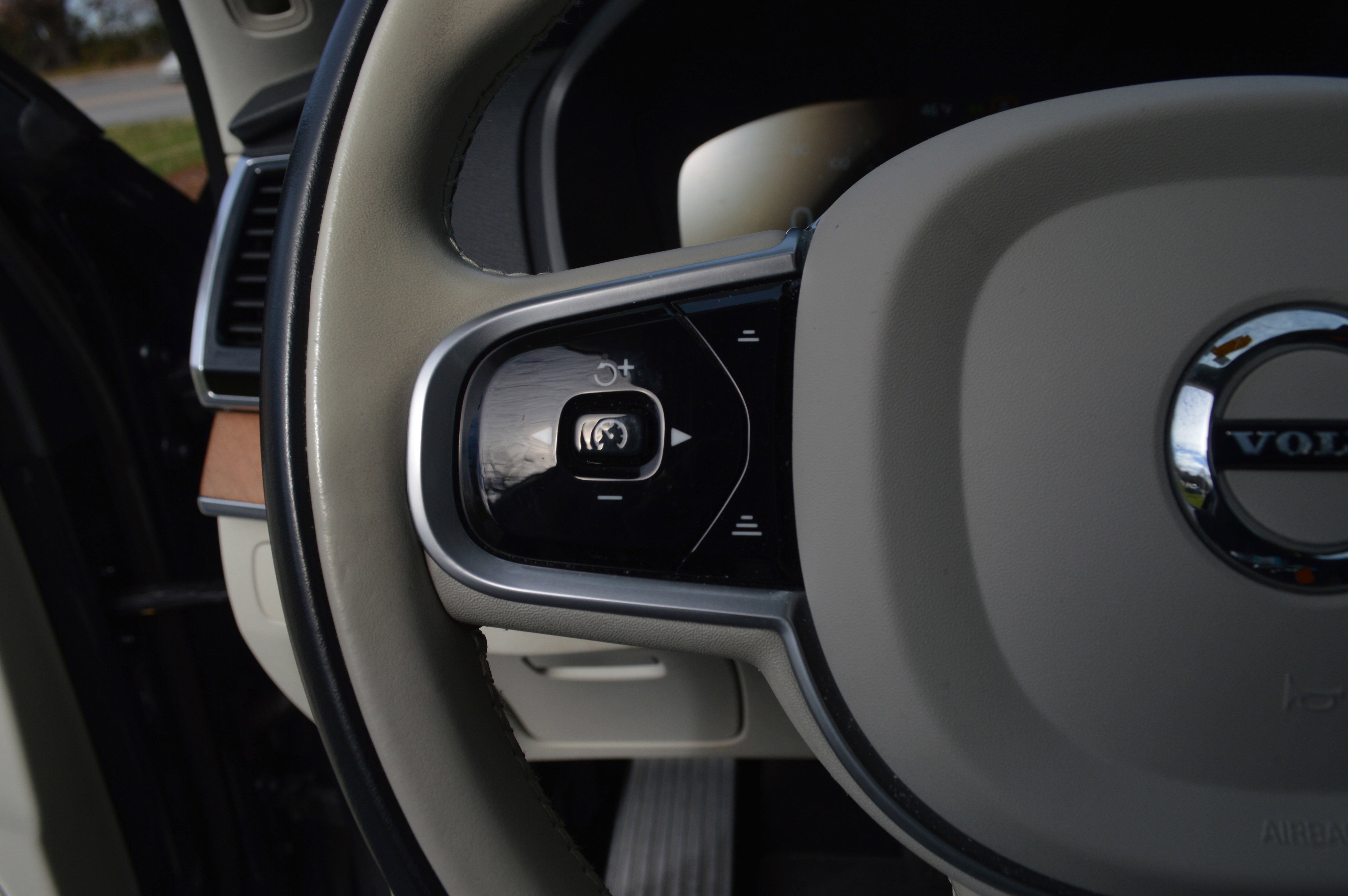 Used 2022 Volvo XC90 T6 Momentum w/ Advanced Package image 15