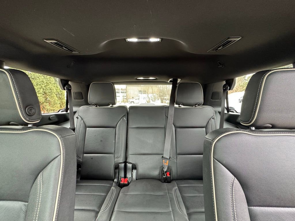 Used 2024 GMC Yukon SLT w/ SLT Luxury Package image 34