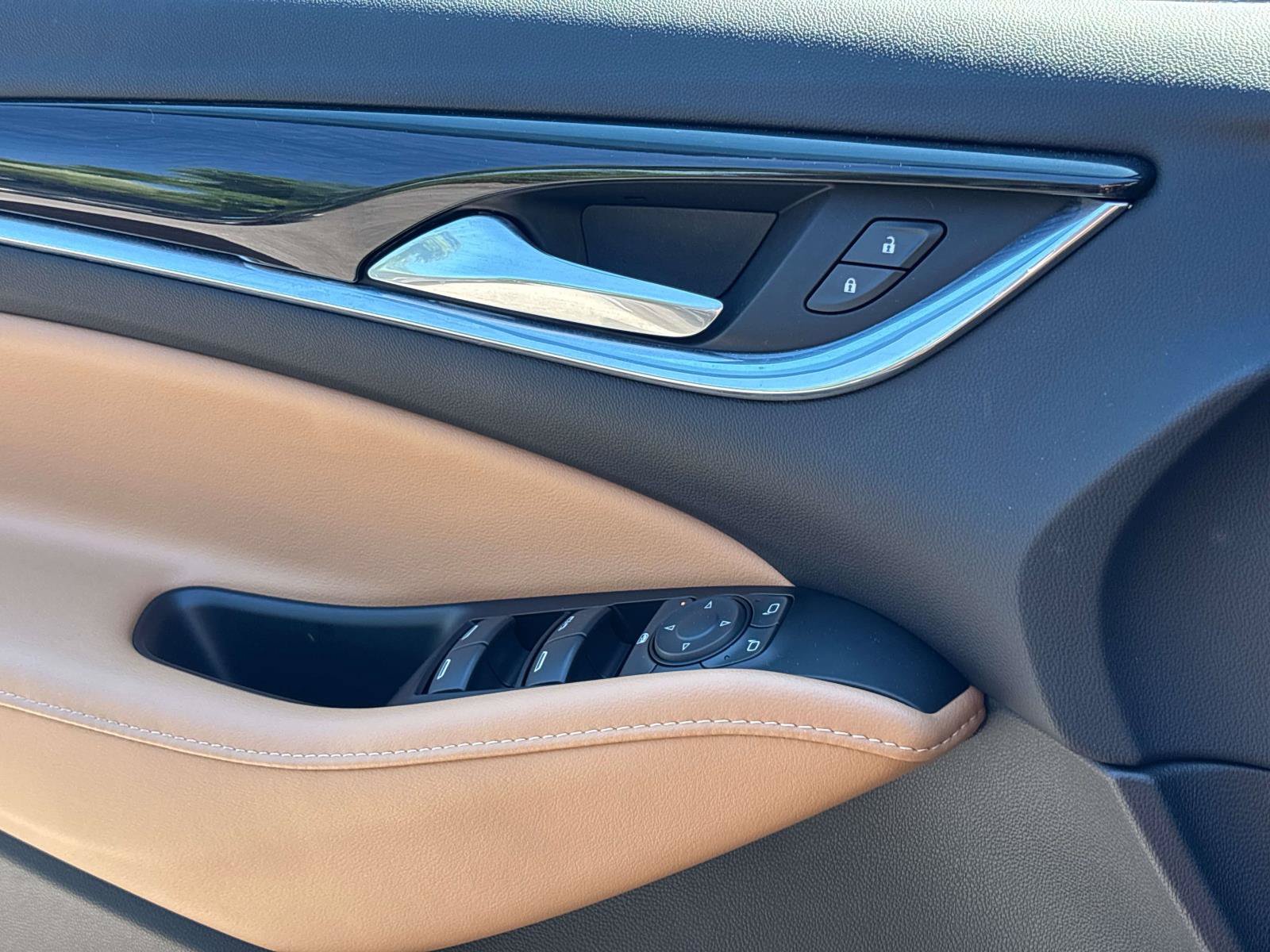 Used 2019 Buick Enclave Essence AWD/4WD image 17