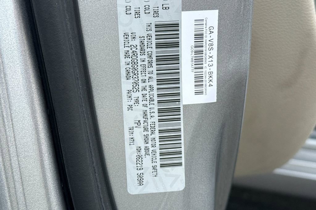 Used 2016 Dodge Grand Caravan SE image 38